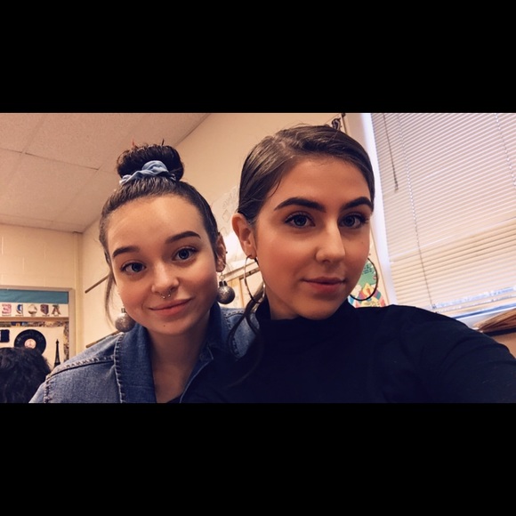 Meet your Posher, Emily - Picture 4 of 5